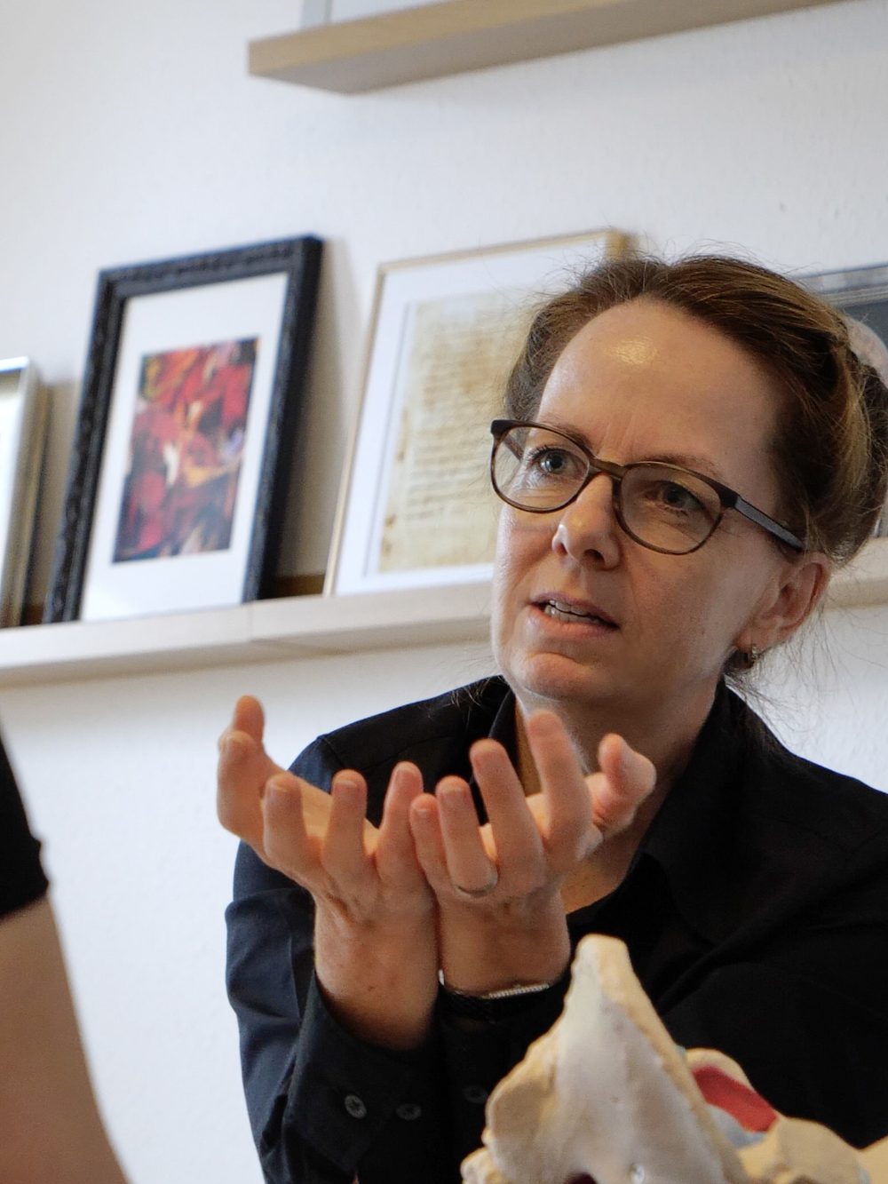 Dr. Anja Klafke im einfühlsamen Beratungsgespräch