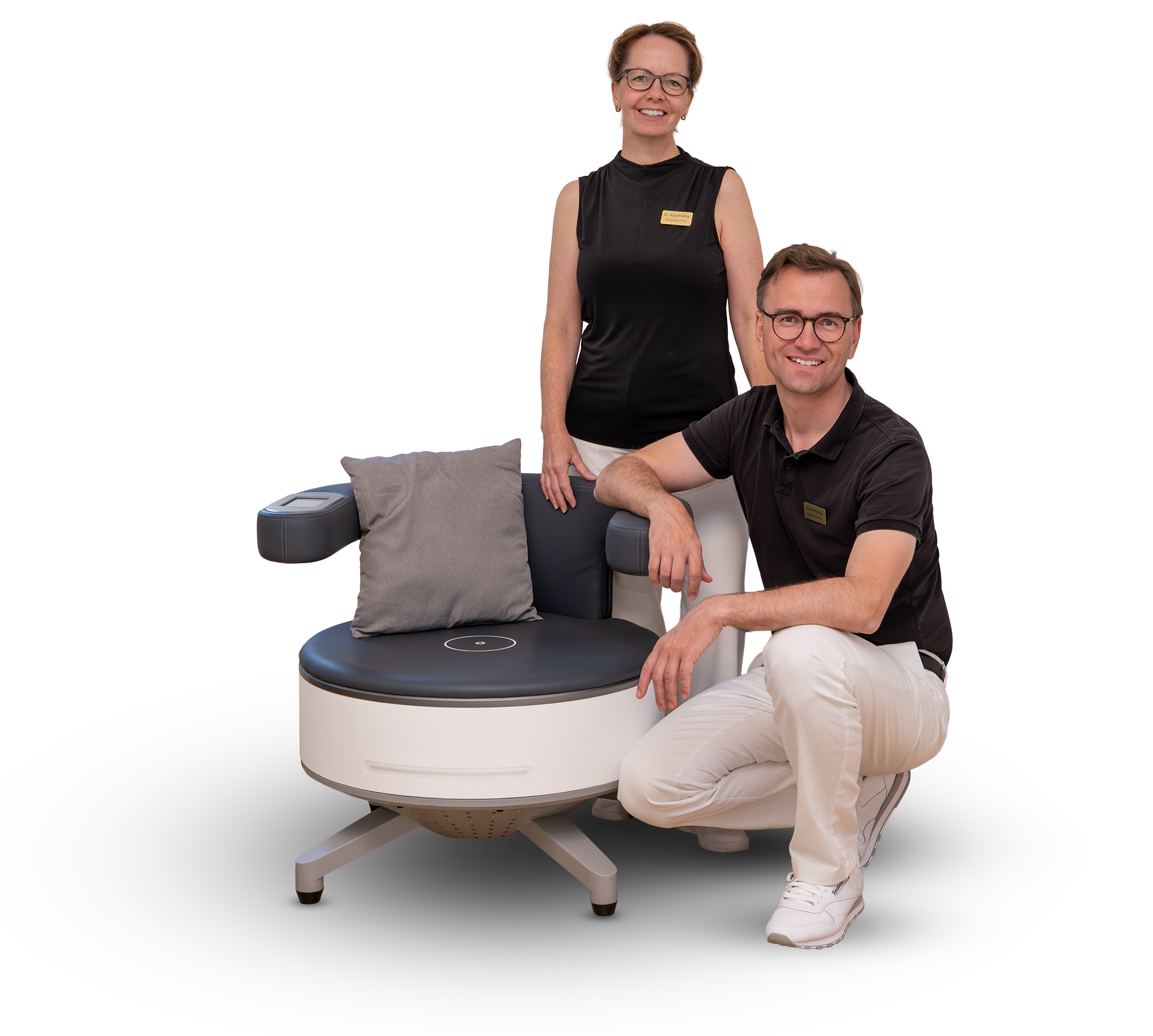 Dr. Anja Klafke und Daniel Klafke neben dem EMP-Beckenbodenstuhl